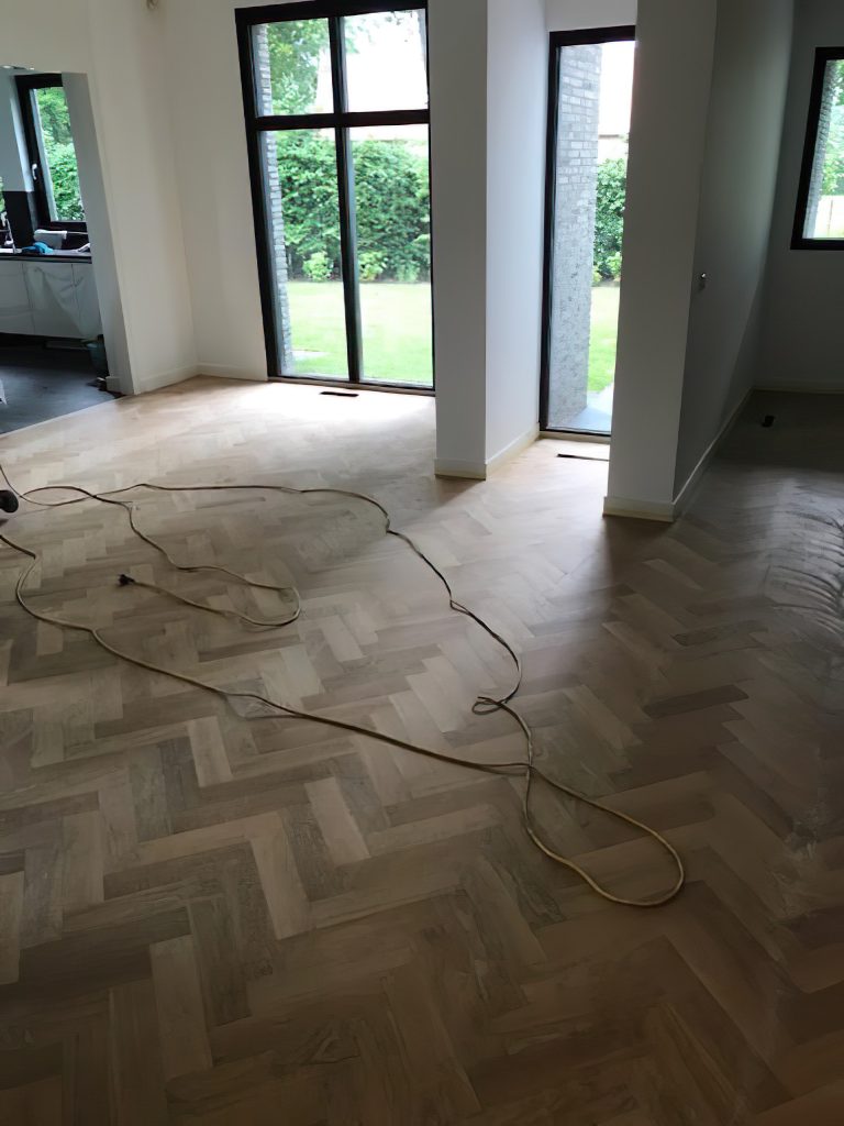 Houten vloer hersteld in Asten